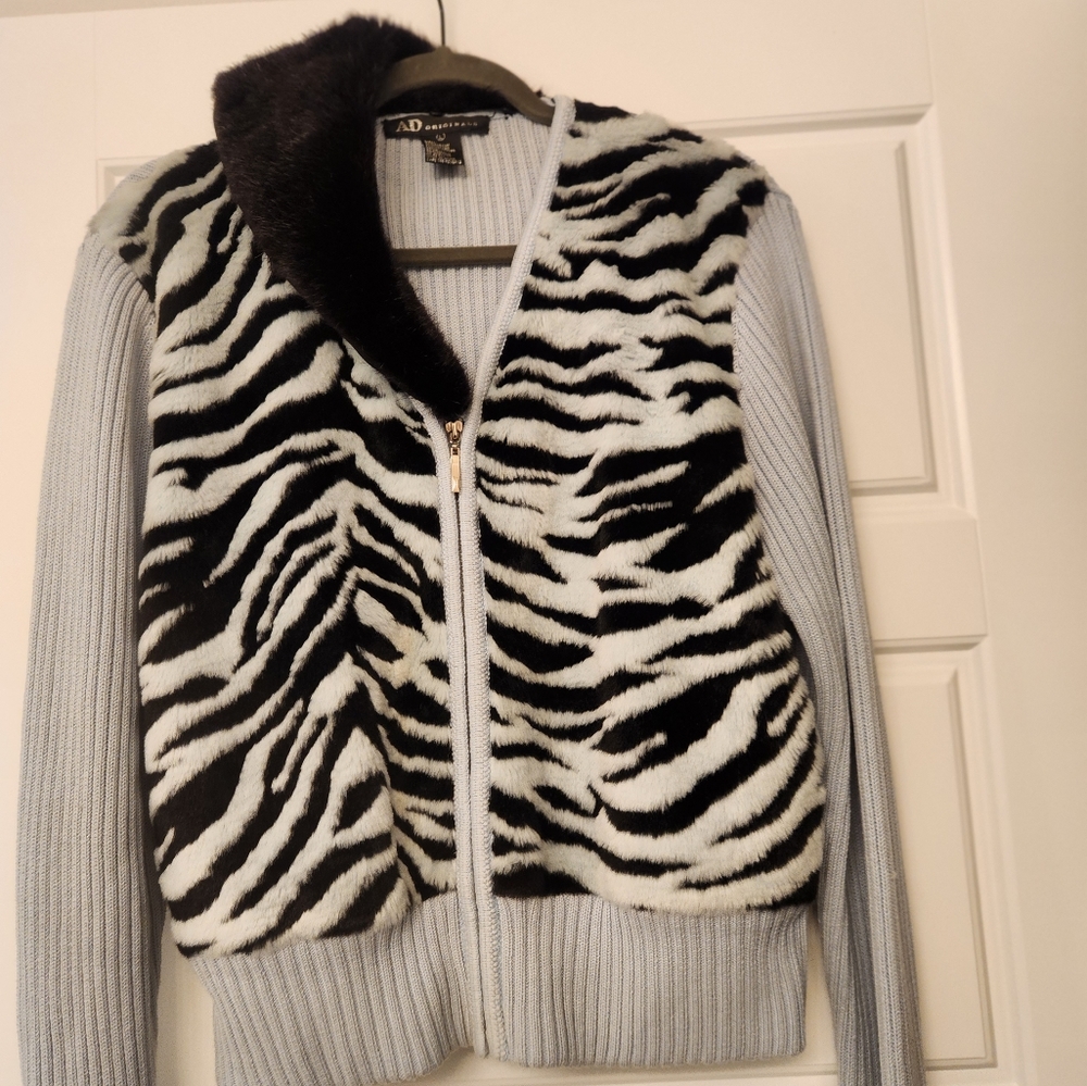 Sweater - Picture 4 of 6